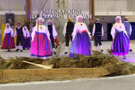 11. MEDNARODNI FOLKLORNI FESTIVAL RAKEK 34 FOTO LJUBO VUKELIČ